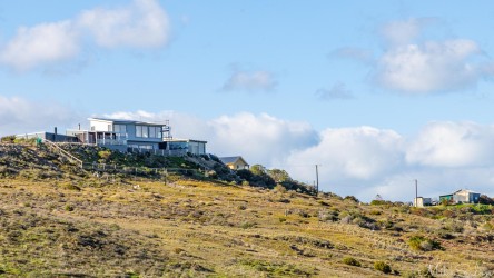 Houses in Cape Jervis do their best to take advantage of the views across Backstairs Passage. This one is particularly successful. [3324]