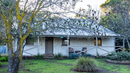We wanted to book the Settlers` Cottage at the Big 4, but it was not available. [3312]