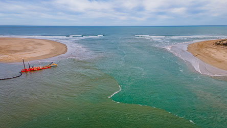 The end of the road for the Murray River, the outlet to the Southern Ocean. [0002]