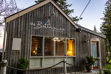 Late afternoon view of the warm and cosy interior of our Boathouse at Birks Harbour, Goolwa. [1449]