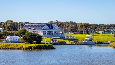 Looking into Aggie Creek Marina on Hindmarsh Island from the Lower Murray River. [1564]