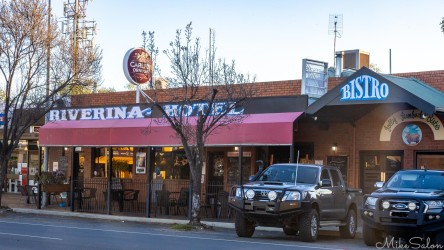 Exterior view of Hay's Riverina Hotel. [5053]