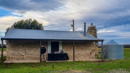 Old cottage in a grassy reserve, with a guide and drinks and snacks. [4800]