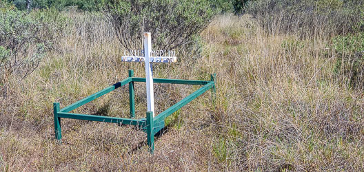 Grub Medlin was a  was a stockman and bush mechanic, part of the generation that kept the outback's remote operations running through the mid‑20th century. The grave’s isolation isn’t accidental; it reflects the outback tradition of individual burials near places of personal significance rather than formal cemeteries.[4455]