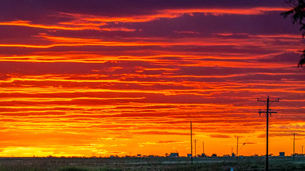 A brilliant layered sunset at Winton. [8113]