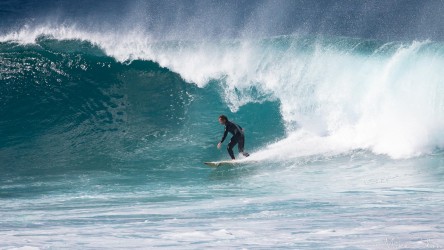 Surfer enjoying a pretty good barrel at Bronte's beach break. [5568]
